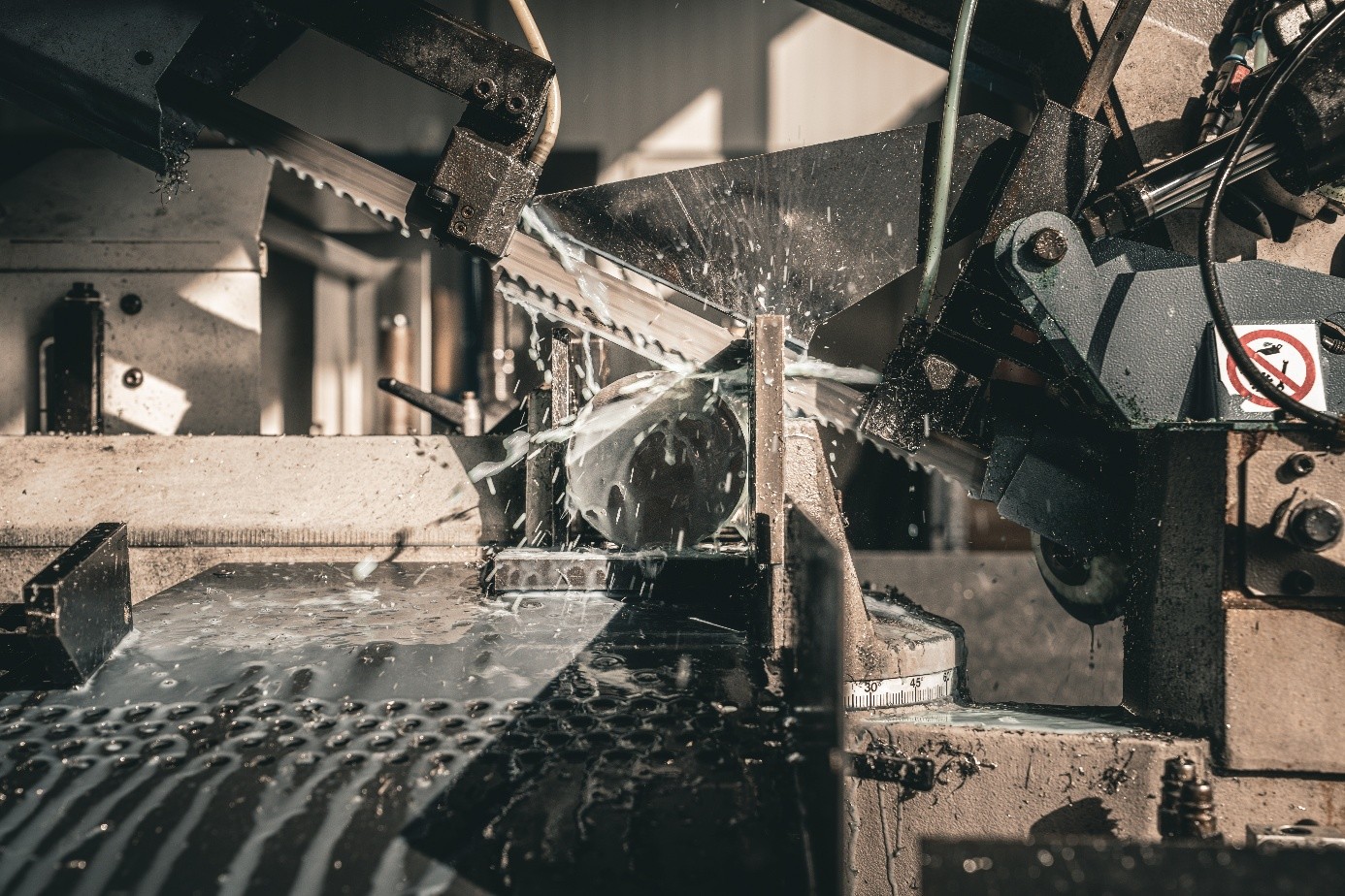 Automatyczne cięcie piłą taśmową